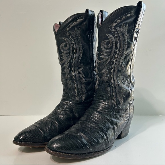 Western Cowboy Boots Size 10 EW small scuff on side of boot - Picture 1 of 6